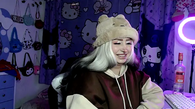 lussyevans24 Adlı Modelin Canlı XXX Sohbeti