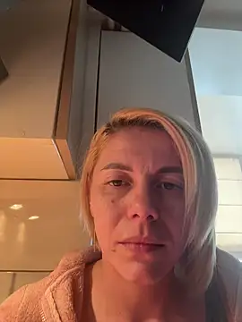 Chat +18 de tanyagrey ao vivo