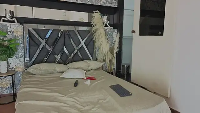 hinata_itachi Live XXX Chat