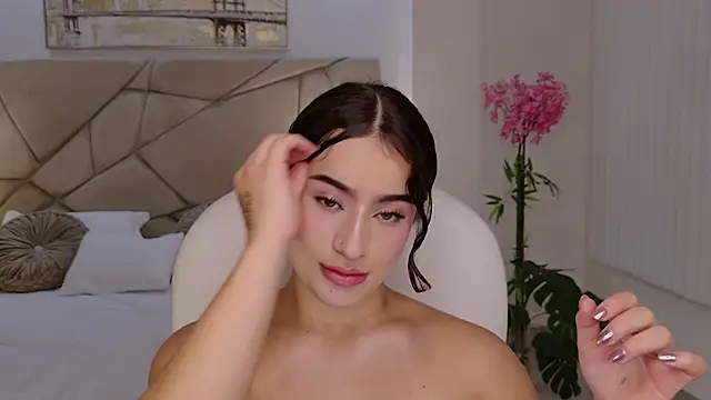 Saskia_litt Chat XXX live