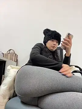 Qrooo: απευθείας συνομιλία ΧΧΧ