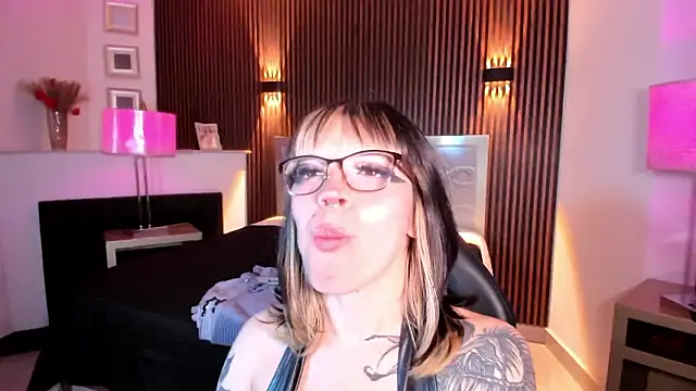 NattashaHotson's Live XXX Chat