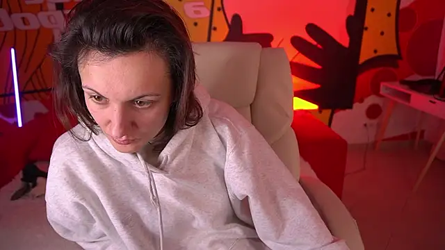 ZafiraMoonn: διαδικτυακό σόου στην κάμερα