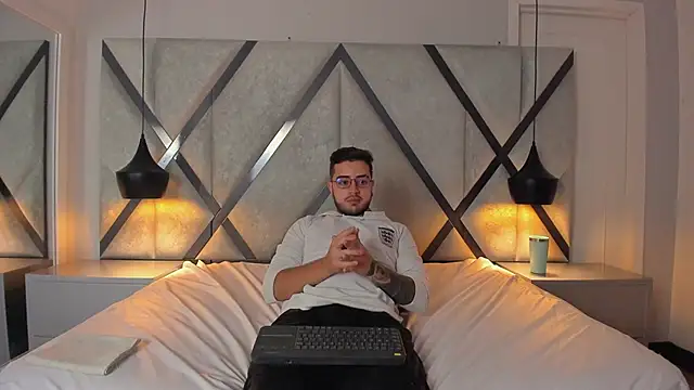 Ethan_Greys Chat XXX in diretta