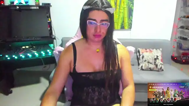 Pertunjukan Kamera Web Khalifa_Gold