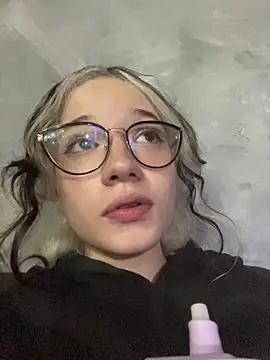 sukubo__ Adlı Modelin Canlı XXX Sohbeti