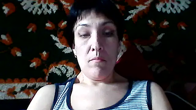 SunnyAmorre: διαδικτυακό σόου στην κάμερα