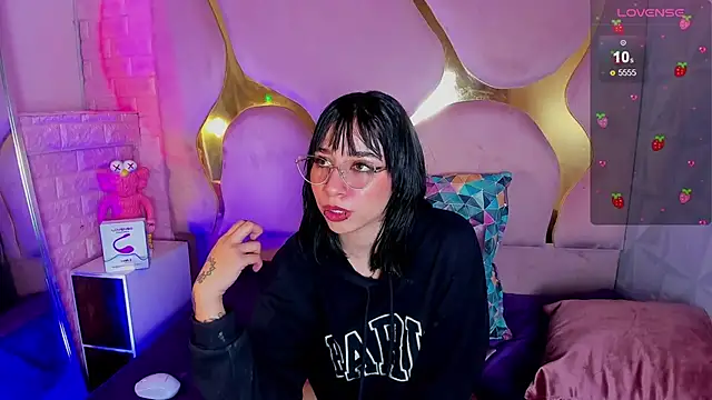 Chatroom XXX en direct de NaniiSisy