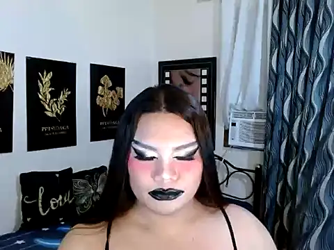 TSbrianaHugeCockのウェブカメラショー