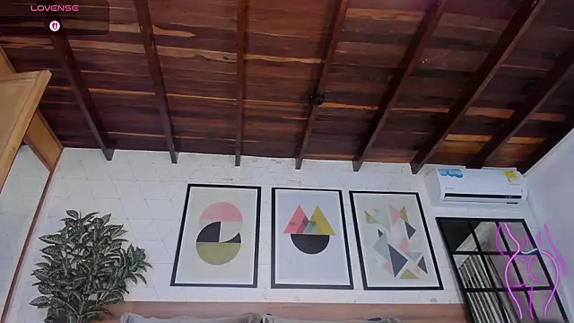 MiaKay1 Adlı Modelin Canlı XXX Sohbeti