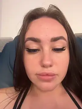 KiraSunshine 即時 XXX 聊天