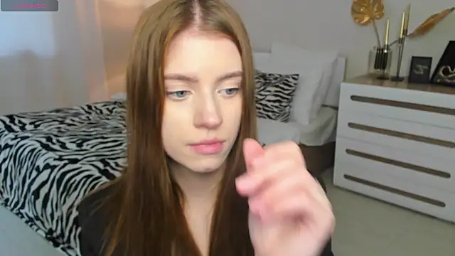 Erica_Kiss Live XXX-Chat