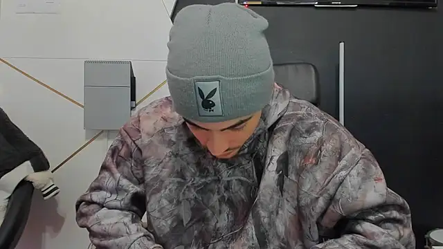 BrandonTate: онлайн-секс-чат