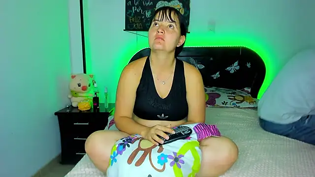 Chat +18 de Ari_And_Abdie ao vivo