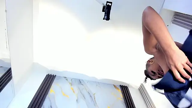 kandy_bronw élő XXX-chatje