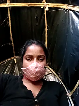 Poonam8080: διαδικτυακό σόου στην κάμερα