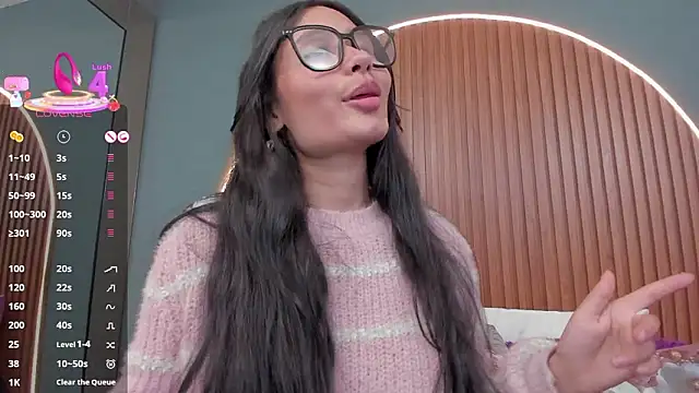 NayeCloud élő XXX-chatje