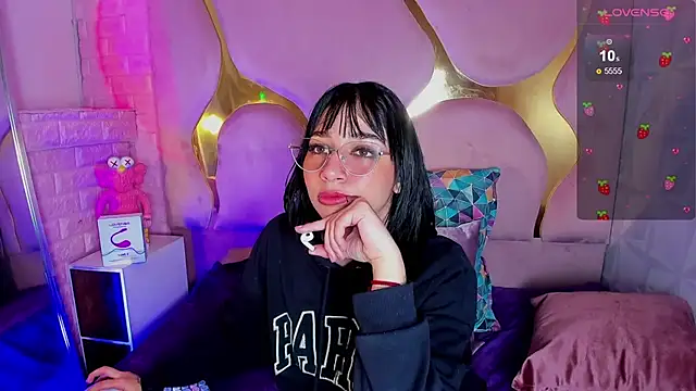 NaniiSisy: онлайн-секс-чат