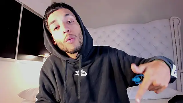 Thiagoferreti Adlı Modelin Canlı XXX Sohbeti