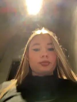 VineraSweet's Live XXX Chat