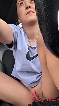 Risky_julia2330's Live XXX Chat