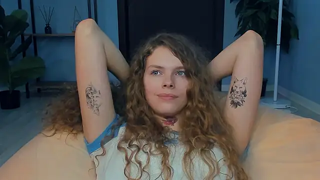 XXX chat uživo modela RayaNenlia