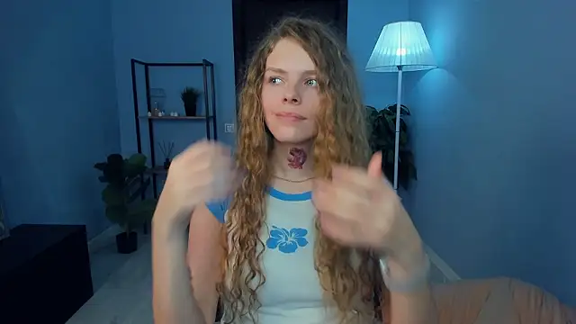 Онлайн чат XXX RayaNenlia