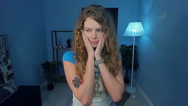 Онлайн чат XXX RayaNenlia