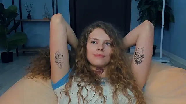 Онлайн чат XXX RayaNenlia