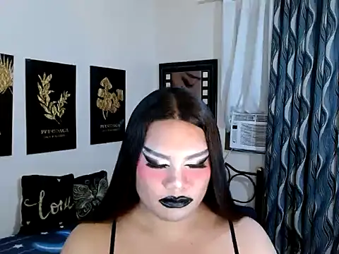 TSbrianaHugeCock élő XXX-chatje