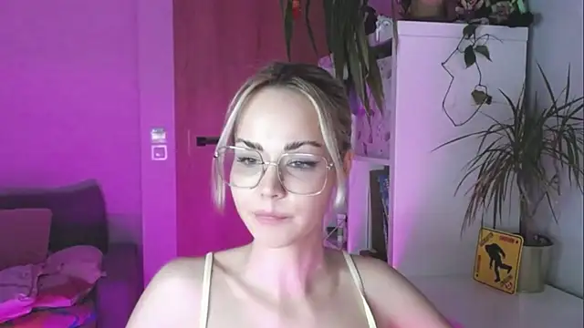 Chatroom XXX en direct de LexiexPlay