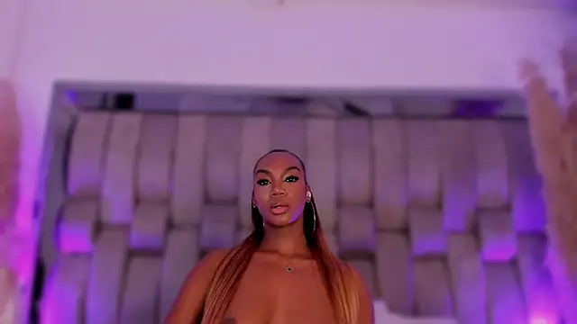 Chat XXX en directo de ChaynnaCooper