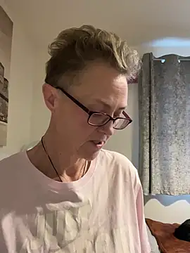 Curvy-Jinx: διαδικτυακό σόου στην κάμερα