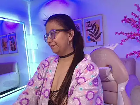 Amber__rouge: онлайн-секс-чат