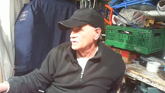 nonnomaturobisex's Webcam Show