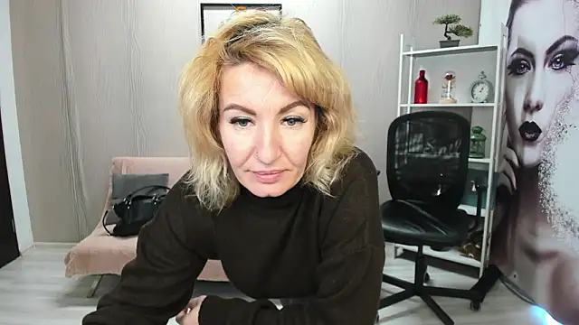 Cassandra_Hotty Chat XXX live