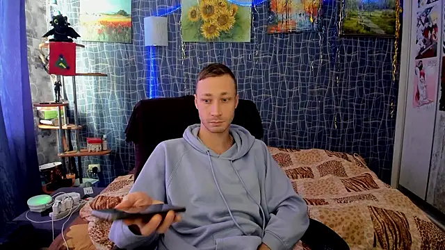 CuteBoy228 Show in webcam