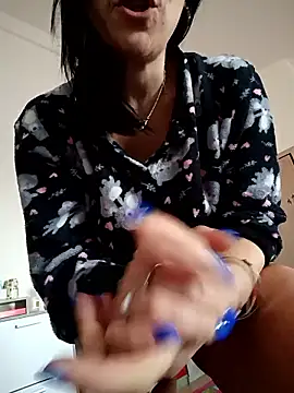 Lovmora 现场XXX聊天