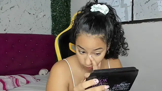 emily_stars1 Adlı Modelin Web Kamerası Şovu