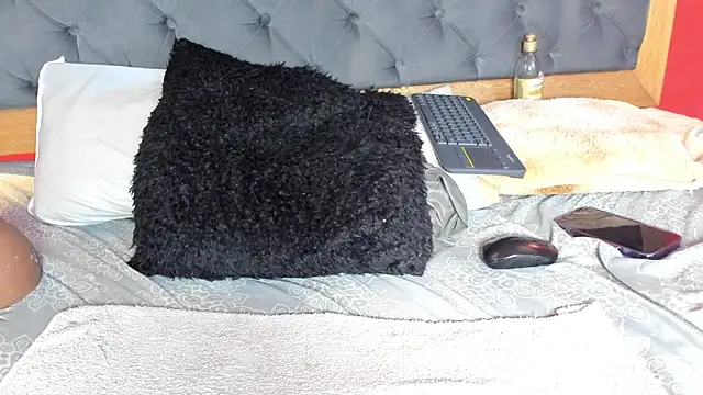 YayaHilton's Live XXX Chat