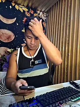 Felix_Asher Show in webcam