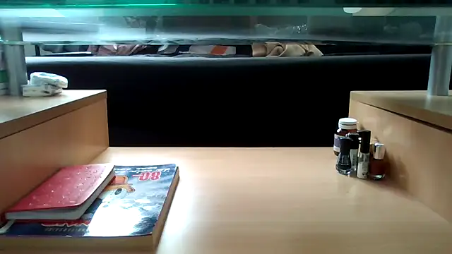 petite-Alondra 即時 XXX 聊天