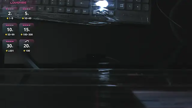 July_Adams 即時 XXX 聊天