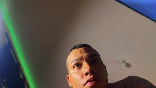 AlphaMasterXxx 라이브 XXX 채팅