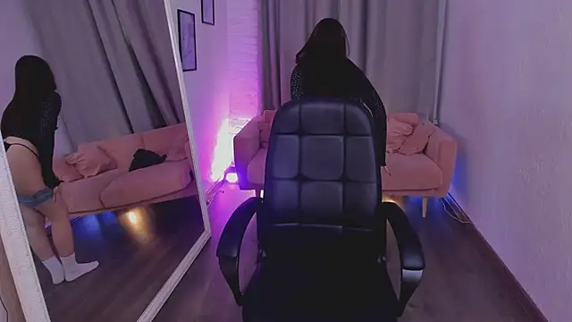 jessika_pinkman 即時 XXX 聊天