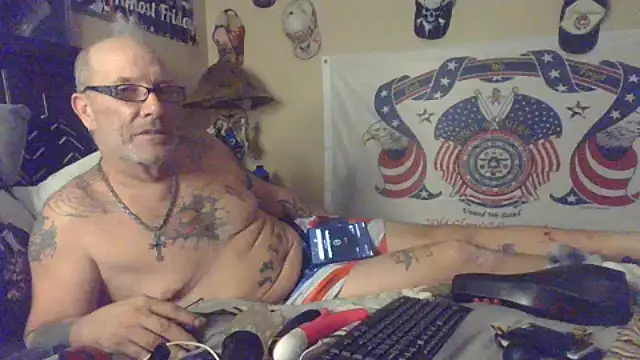 bigdaddyroosterのライブXXXチャット