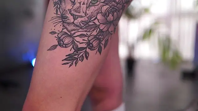 HotBustyBabeX's Live XXX Chat