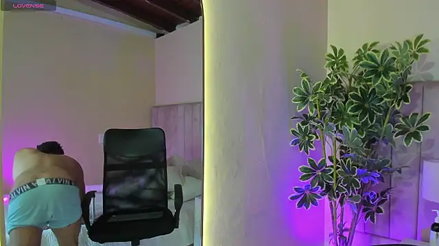 aries_unbound's Live XXX Chat