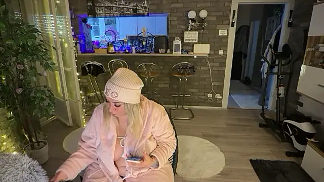 Monageil élő XXX-chatje