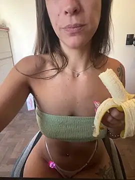 Yara-Lolii Live XXX Chat